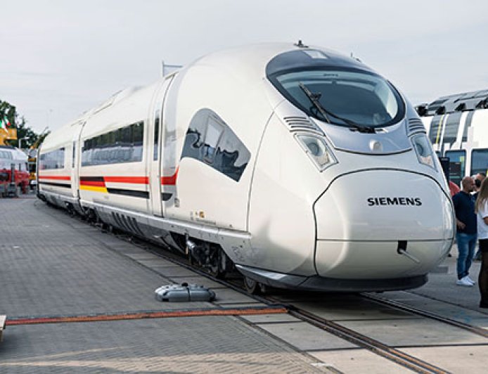 تسليم قطارات Velaro عالية السرعة